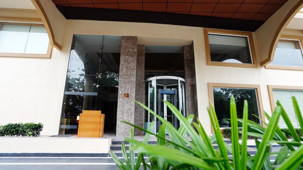 Hotel The Fern Residency Sarnath Varanasi Exterior foto